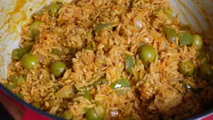 Riz aux tomates et olives : Recette facile et délicieuse