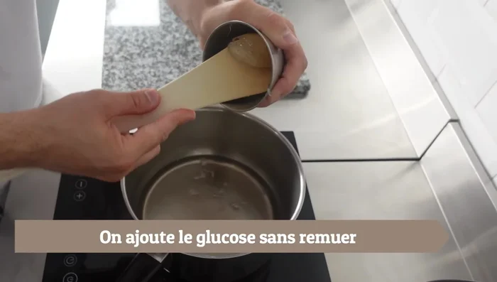 Ajouter le glucose (ne pas remuer).