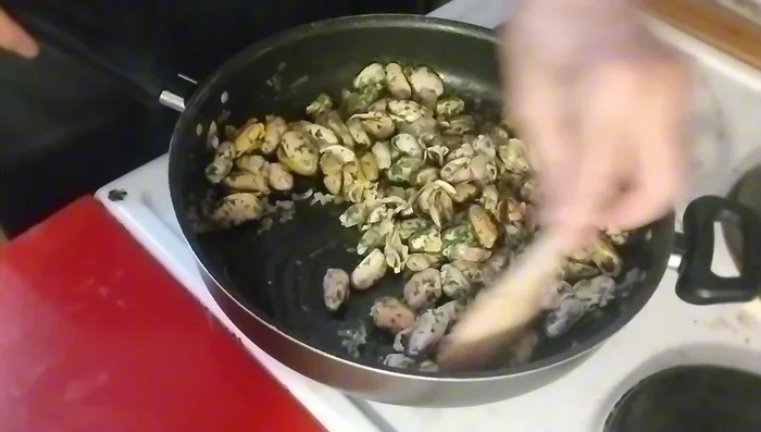 Nettoyer les moules. Passer un coup de brosse pour enlever les impuretés.