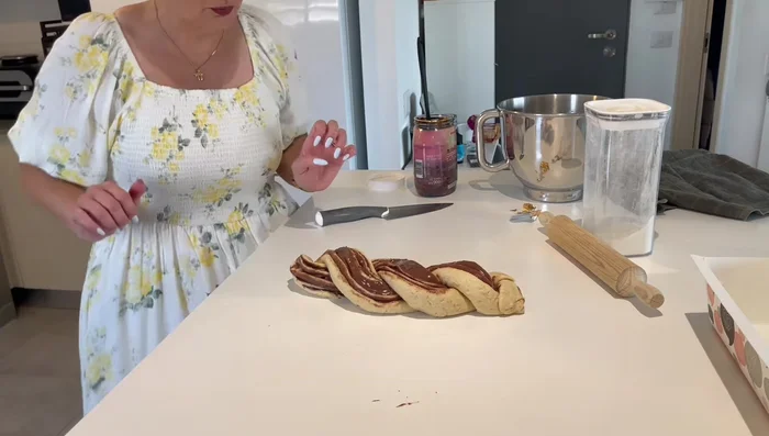 Déposez la tresse sur une plaque de cuisson (1098.48). Laissez reposer 45 minutes (1123.2).