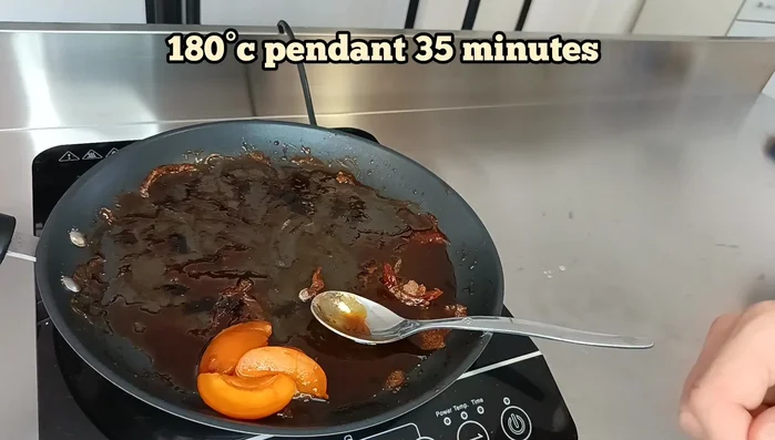 Cuire au four à 180°C pendant environ 35 minutes.